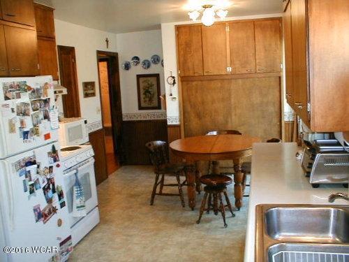 661 7th St Sw, Wells, MN 56097