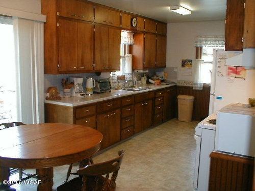661 7th St Sw, Wells, MN 56097