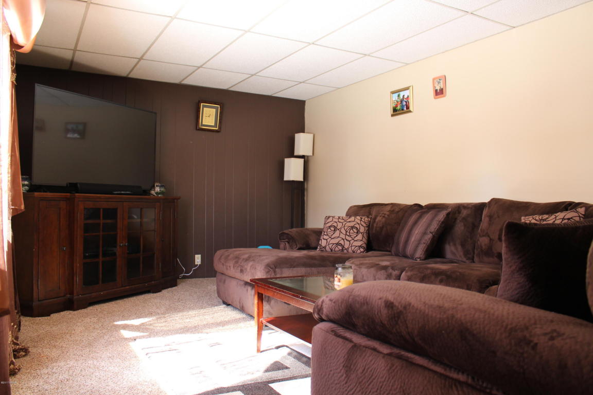208 NW 2nd St, Fulda, MN 56131