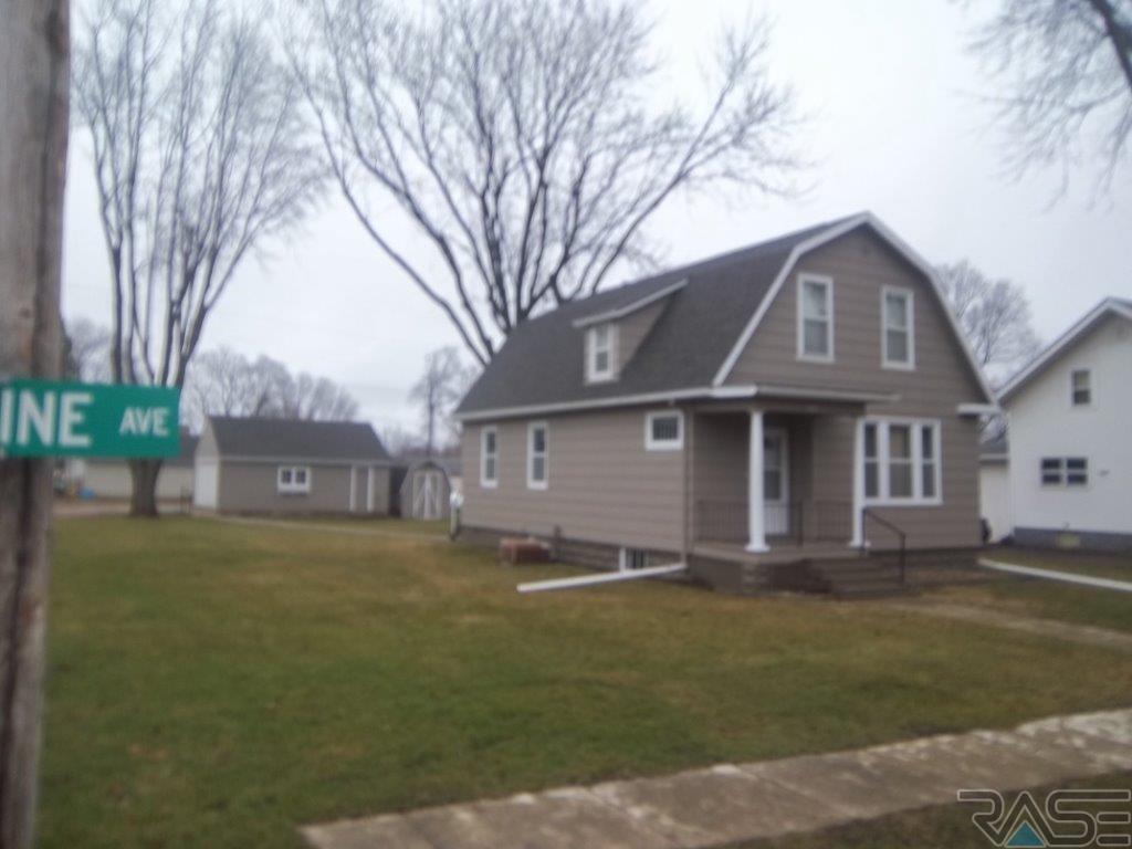 301 S Josephine Ave, Hills, MN 56138