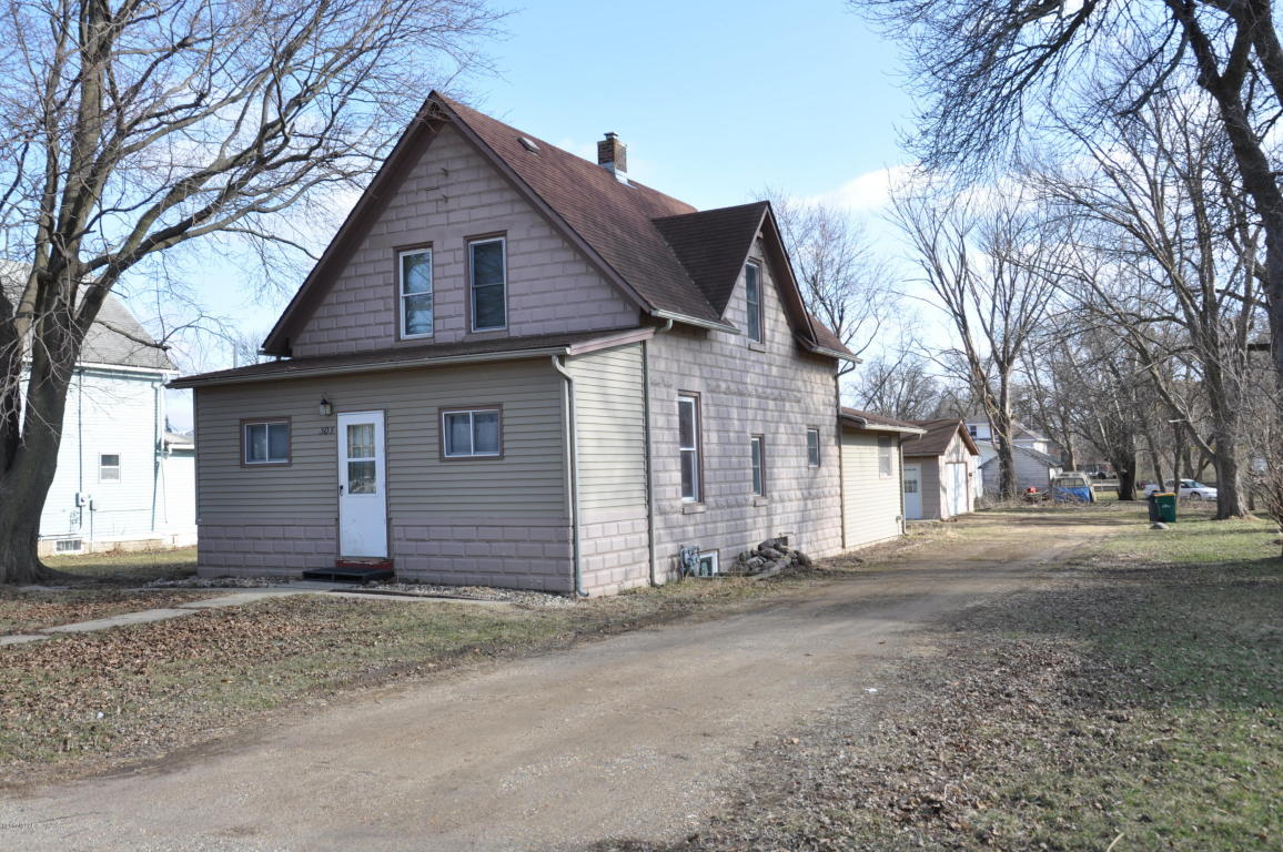 303 Menage Avenue, Lakefield, MN 56150