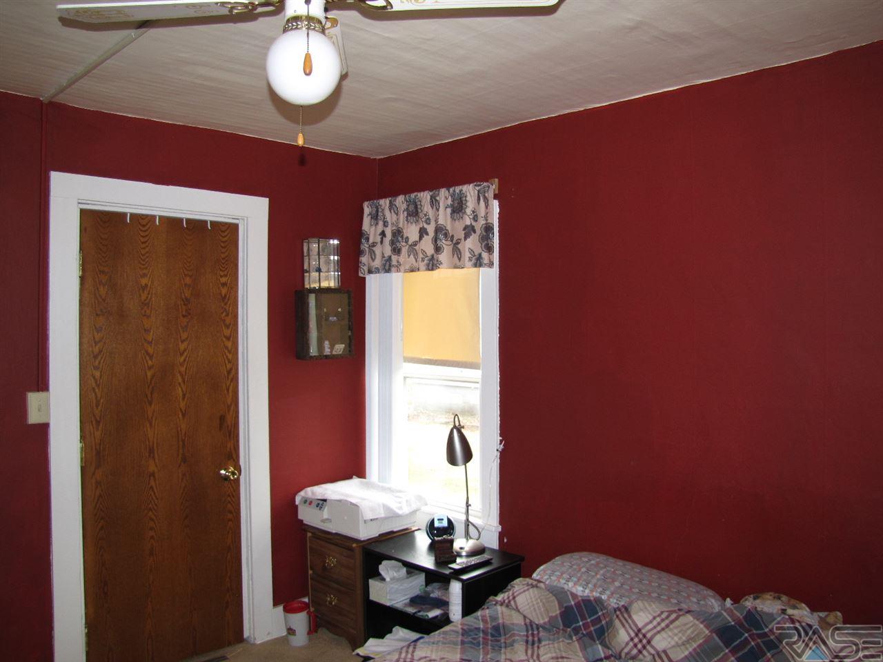 607 N Cedar St, Luverne, MN 56156