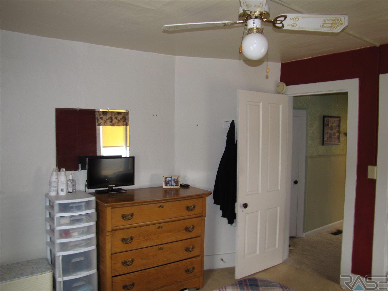 607 N Cedar St, Luverne, MN 56156