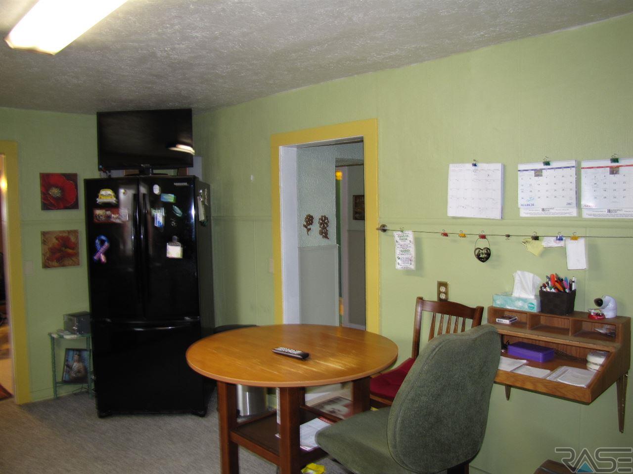 607 N Cedar St, Luverne, MN 56156