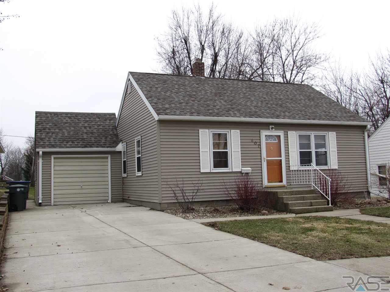607 W Luverne St, Luverne, MN 56156