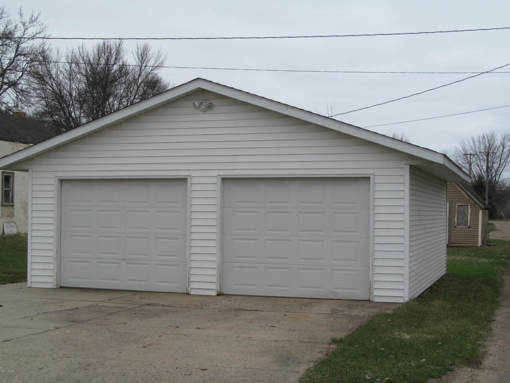 208 9th Street, Benson, MN 56215
