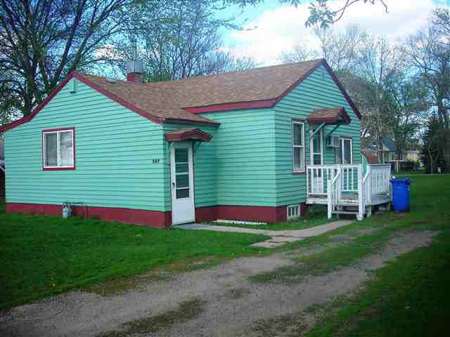 147 N 5th St, Dawson, MN 56232