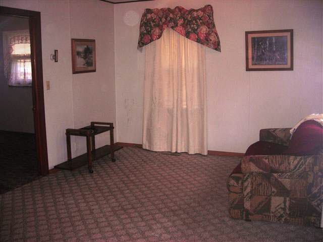 147 N 5th St, Dawson, MN 56232