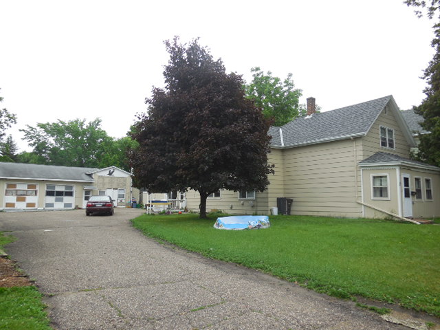 806 3rd Street SW, Willmar, MN 56251