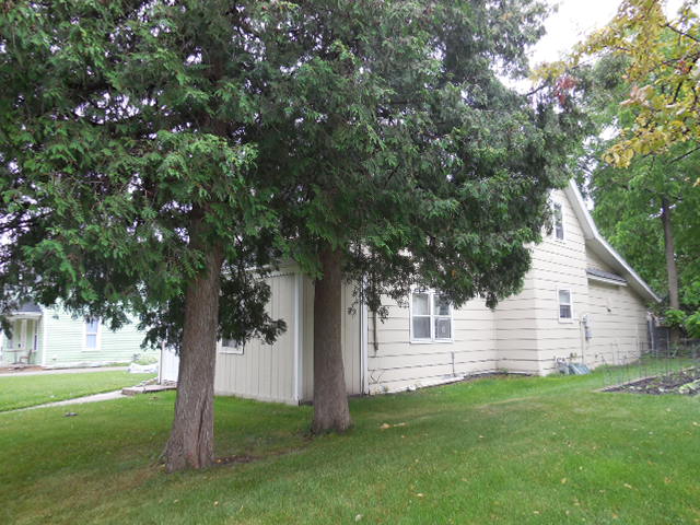 806 3rd Street SW, Willmar, MN 56251