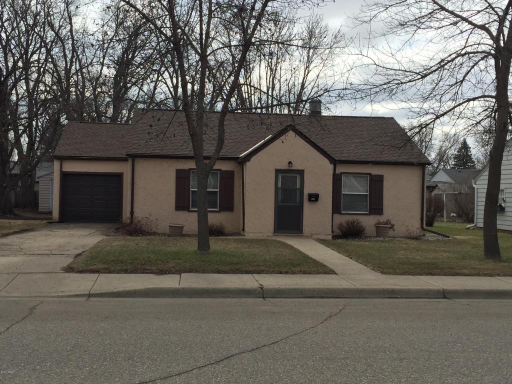 122 E Street, Marshall, MN 56258