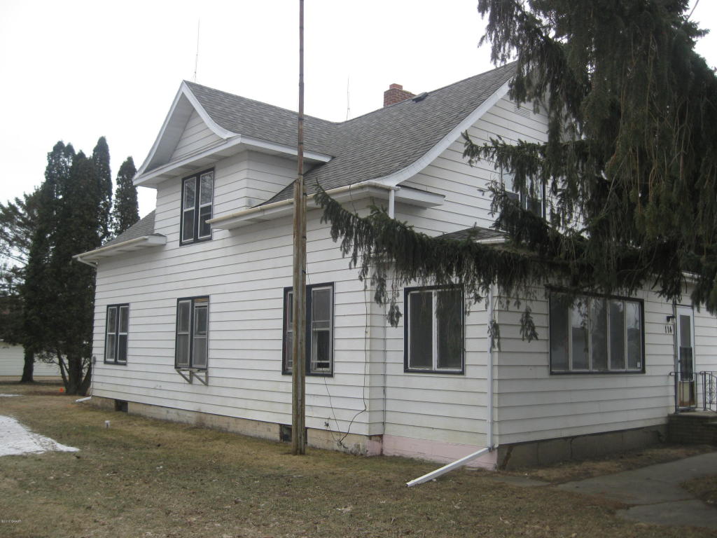 114 State St, Elrosa, MN 56325