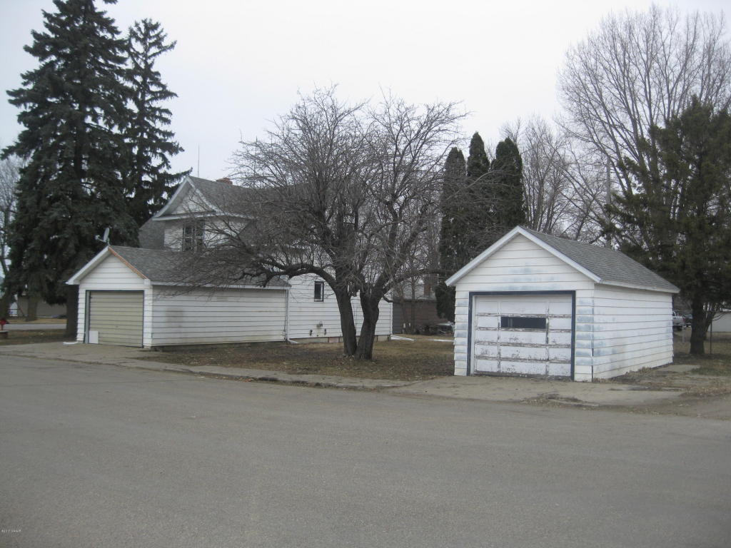 114 State St, Elrosa, MN 56325