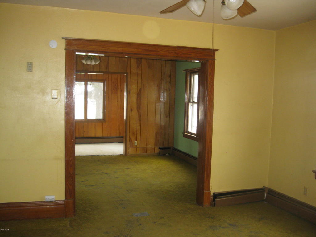 114 State St, Elrosa, MN 56325