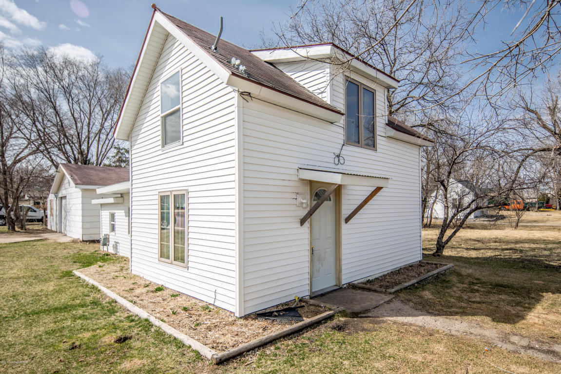 122 Oak Grove Avenue, Detroit Lakes, MN 56501