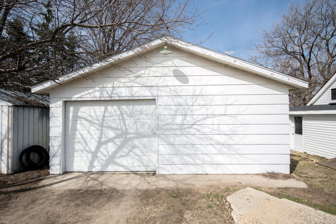 122 Oak Grove Avenue, Detroit Lakes, MN 56501