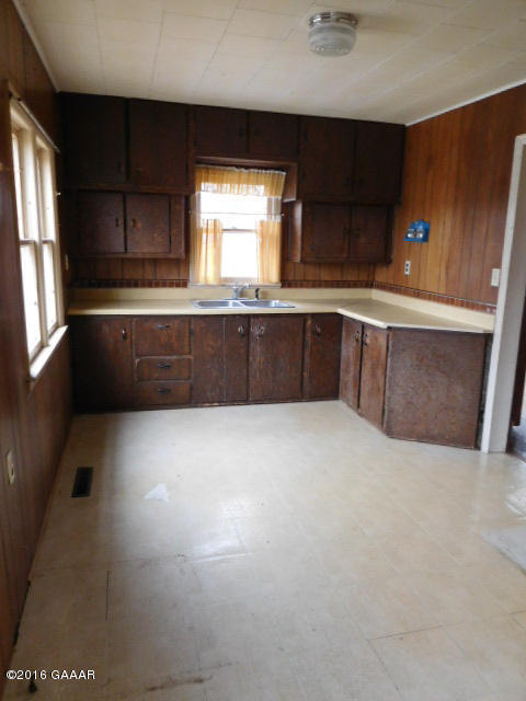 513 7th Ave SE, Elbow Lake, MN 56531