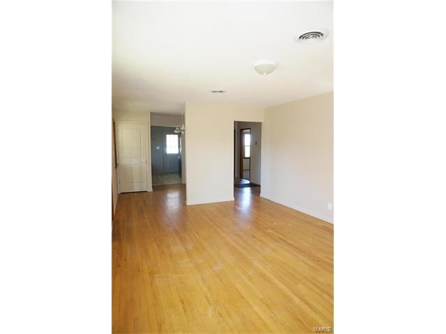 1522 West Highview, Arnold, MO 63010