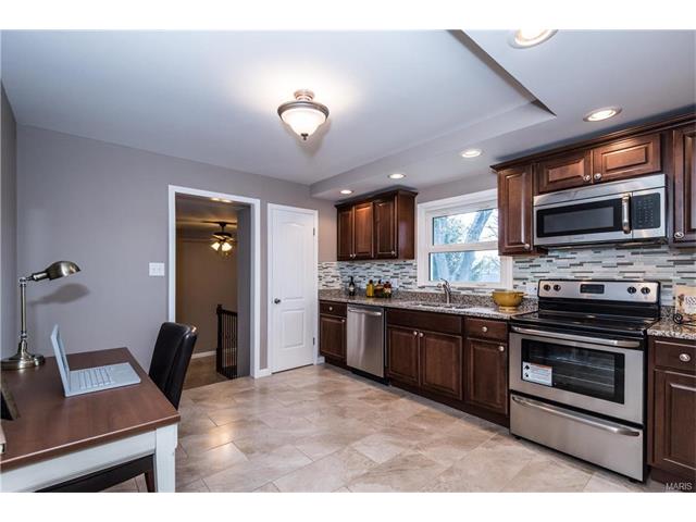 644 Sun Valley Drive, Arnold, MO 63010