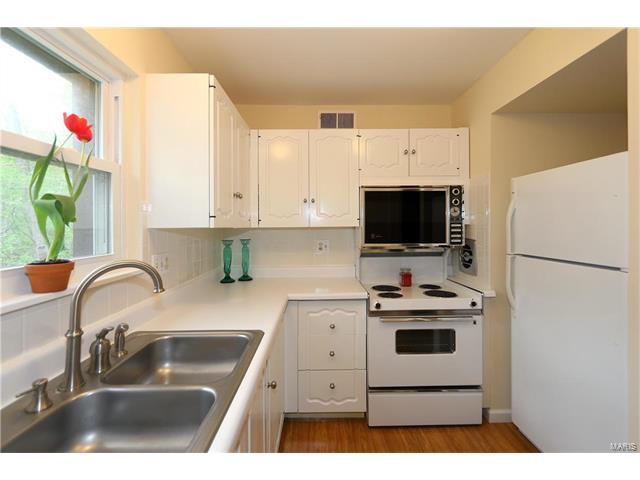 13453 Coliseum Drive, Chesterfield, MO 63017