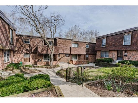 13507 Coliseum DR E, Chesterfield, MO 63017