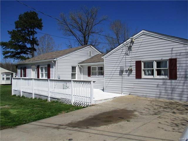 311 Oak Ln, De Soto, MO 63020