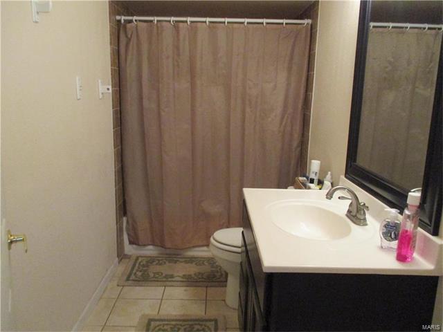 311 Oak Ln, De Soto, MO 63020