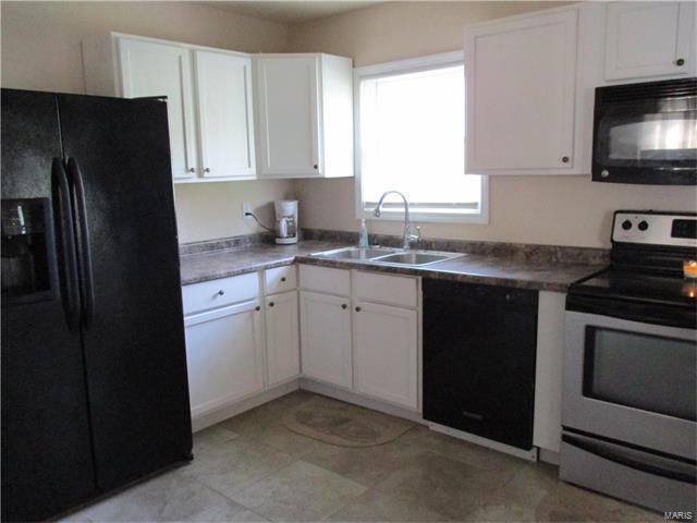 311 Oak Ln, De Soto, MO 63020