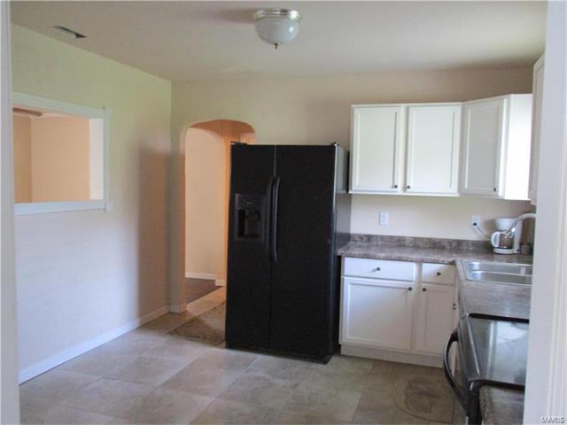 311 Oak Ln, De Soto, MO 63020
