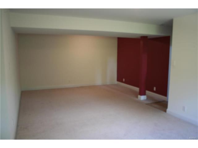 7 Toni Trl, Fenton, MO 63026