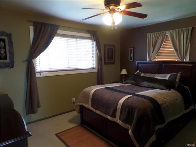 2 Mercury Drive, Florissant, MO 63031
