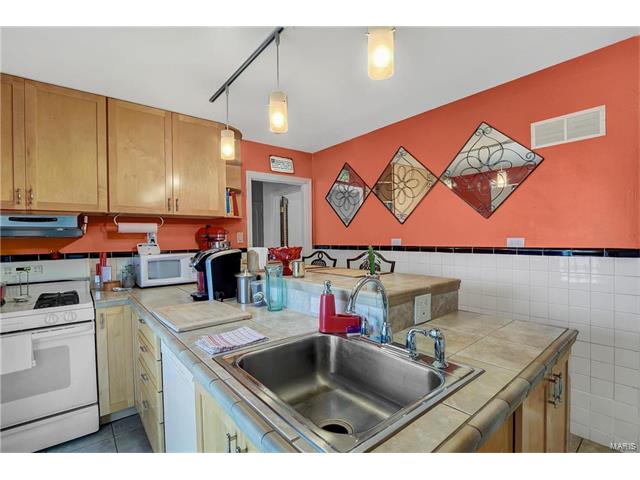 16 Saint Michael Court, Florissant, MO 63031