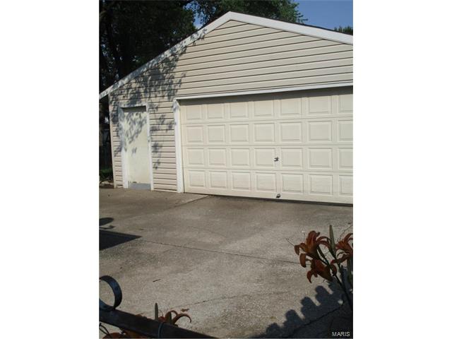 60 Florisota Drive, Florissant, MO 63031