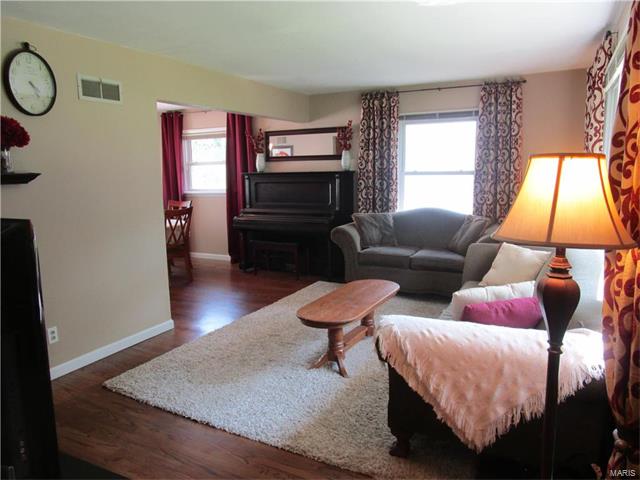 60 Florisota Drive, Florissant, MO 63031
