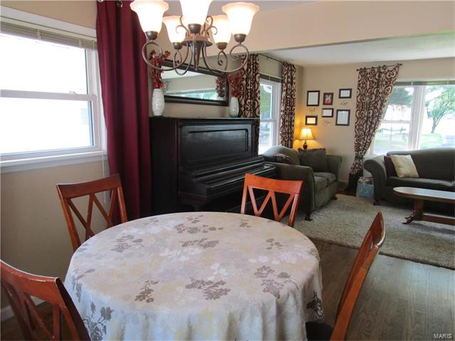 60 Florisota Drive, Florissant, MO 63031