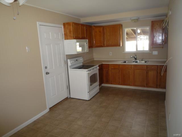745 5th Plz, Florissant, MO 63031