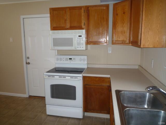 745 5th Plz, Florissant, MO 63031