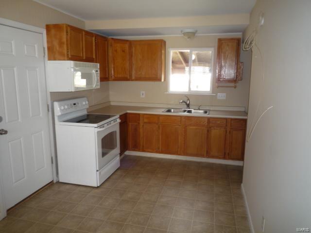 745 5th Plz, Florissant, MO 63031