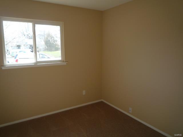 745 5th Plz, Florissant, MO 63031