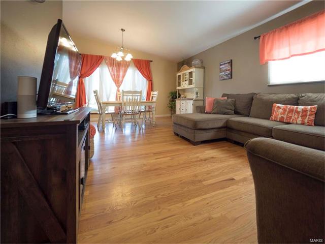 300 Versailles Drive, Florissant, MO 63031