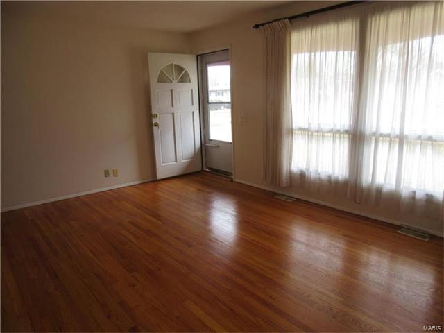735 Blackbird, Florissant, MO 63031