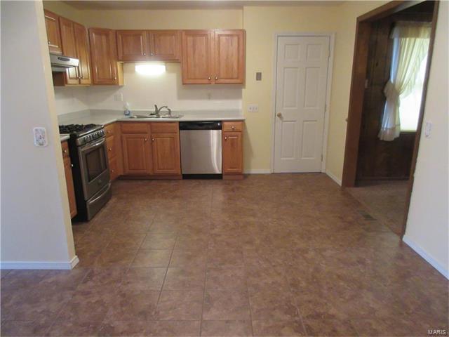 735 Blackbird, Florissant, MO 63031