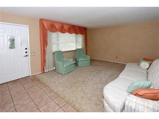 2515 Flamingo, Florissant, MO 63031