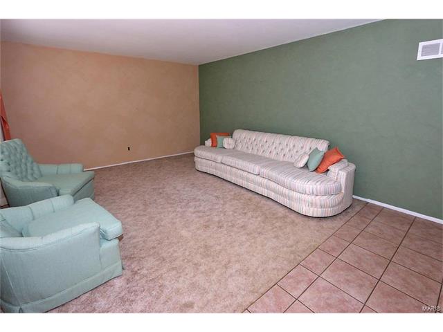 2515 Flamingo, Florissant, MO 63031
