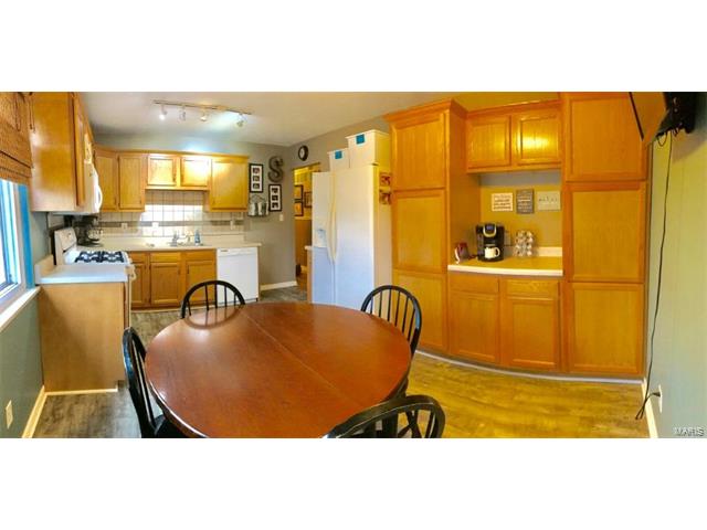 1215 Bluebird Drive, Florissant, MO 63031