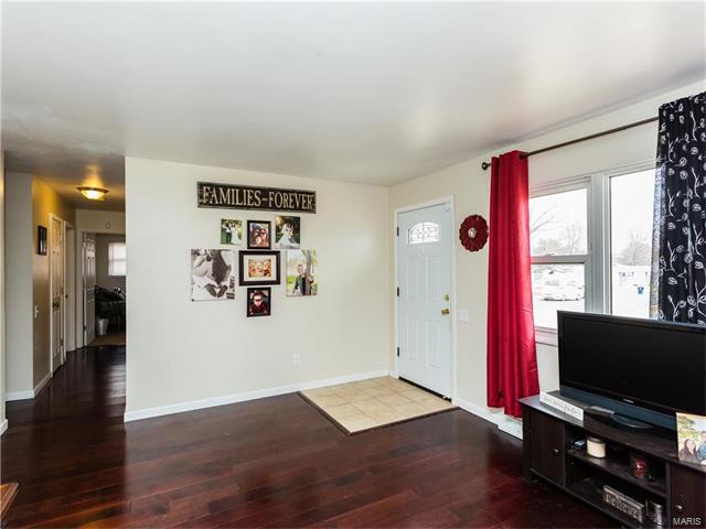 1245 Night Drive, Florissant, MO 63031