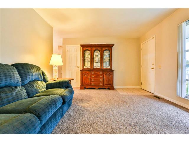 1010 Dewayne DR, Florissant, MO 63031