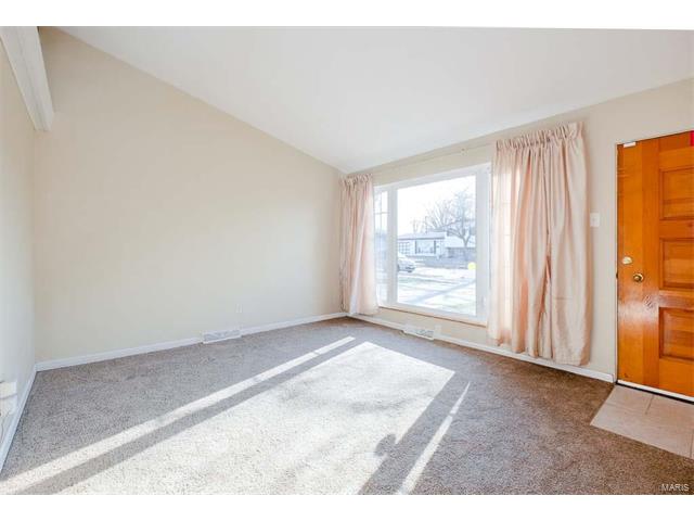17 Floweridge Lane, Florissant, MO 63031