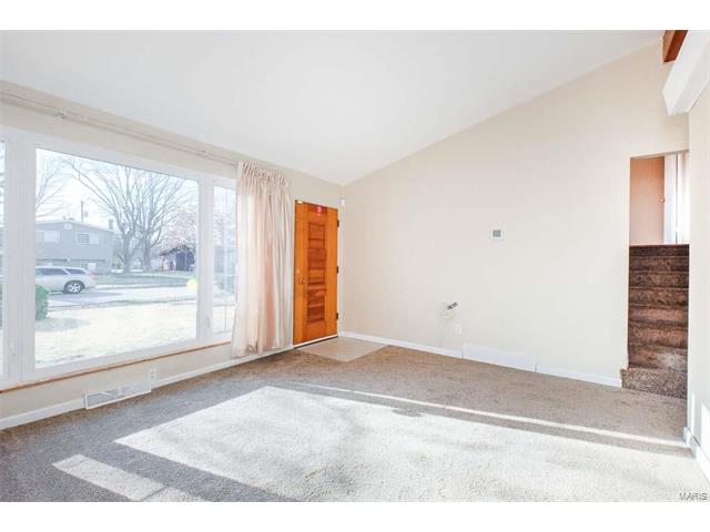 17 Floweridge Lane, Florissant, MO 63031