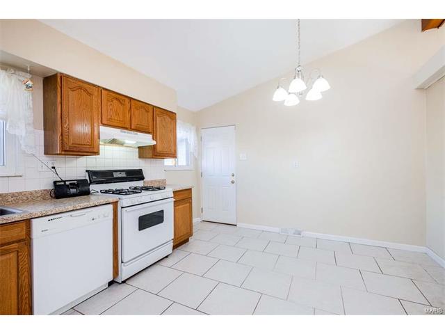 17 Floweridge Lane, Florissant, MO 63031